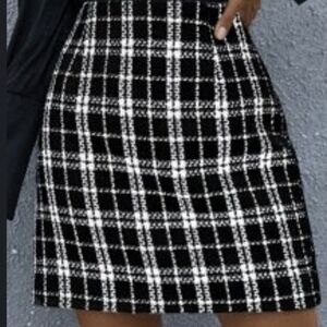 Classic Black and White Plaid Tweed Skirt - M